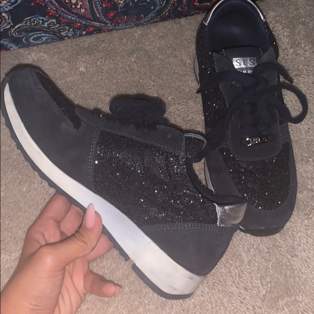 sneakers - Picture 2 of 3